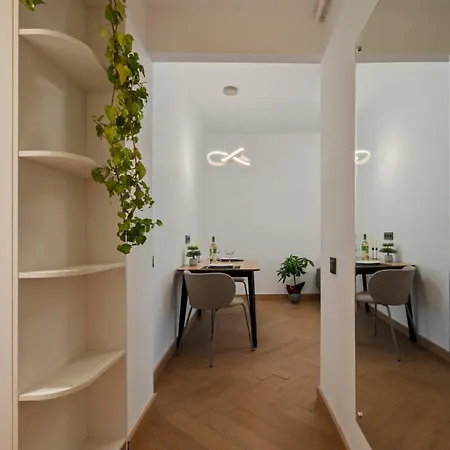 아파트 Square Retreat